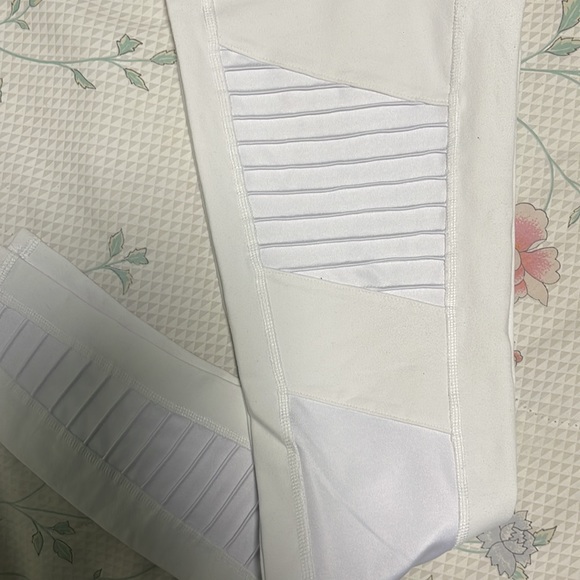 High-Waist Moto Legging - Picture 3 of 4